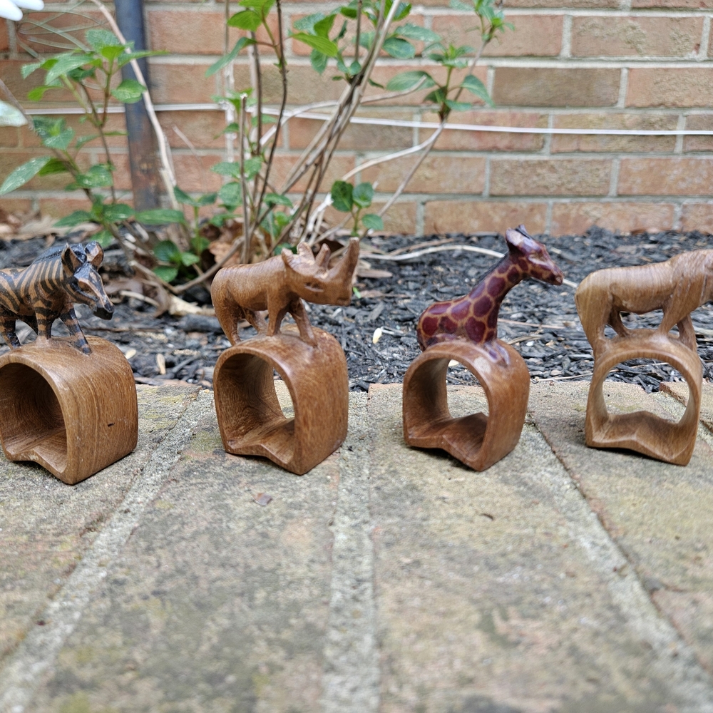 Gorgeous Handcrafted Set Of 4 African Safari Animal Napkin Rings